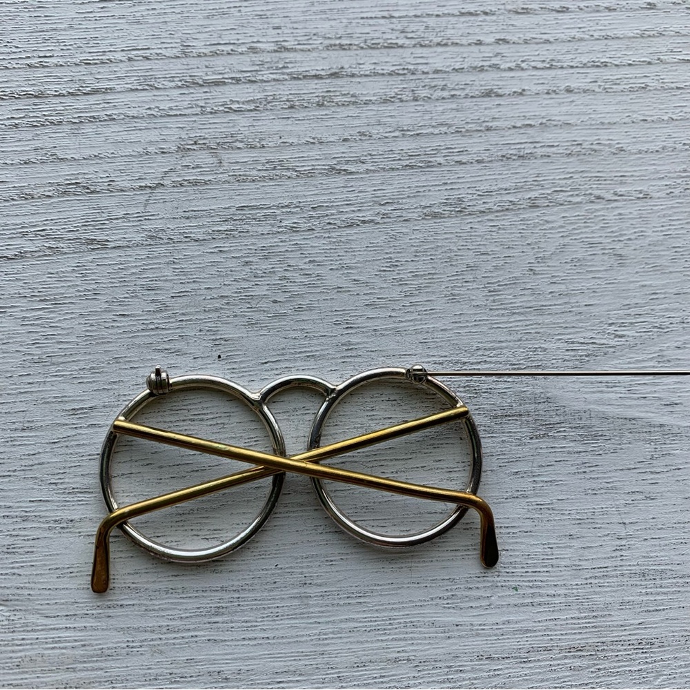Eyeglass Lapel Pin Which Looks Like Eyeglasses - Picture 6 of 8